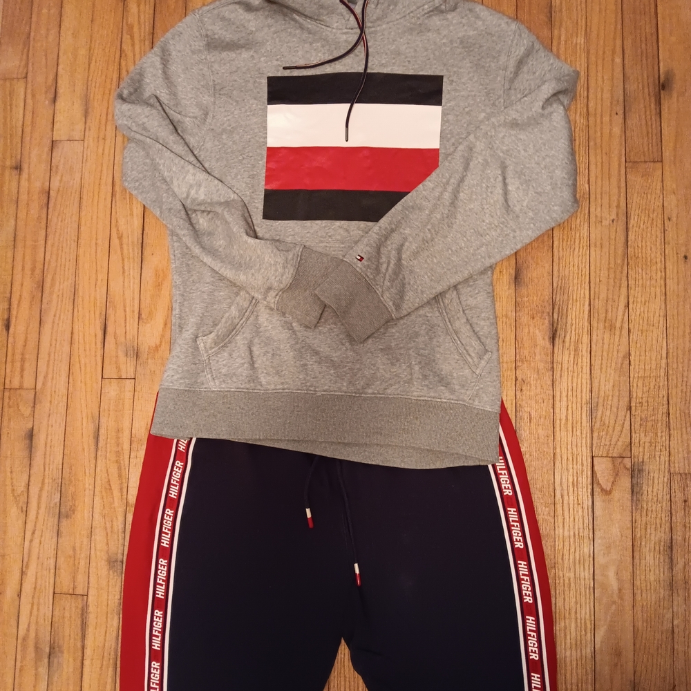 Tommy Hilfiger Gray Hoodie And Sweats with Red and Navy Accents